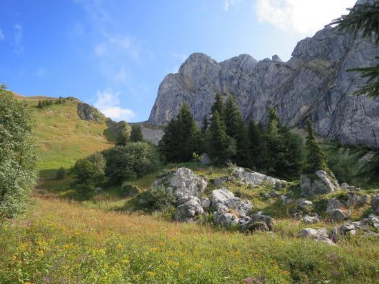 Au pied du plateau du Cornafion