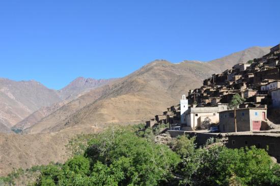 L'adrar n'Oumzra vu depuis le village de Tanammert