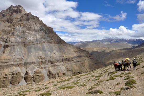 Descente du Bong La vers la vallée de la Zara Chu