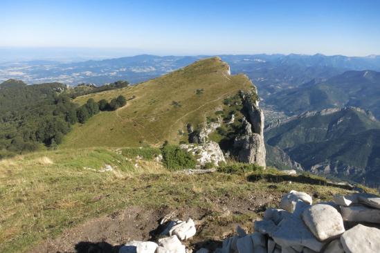 Depuis le sommet du Signal, vue sur le troisième pic : Roche Courbe