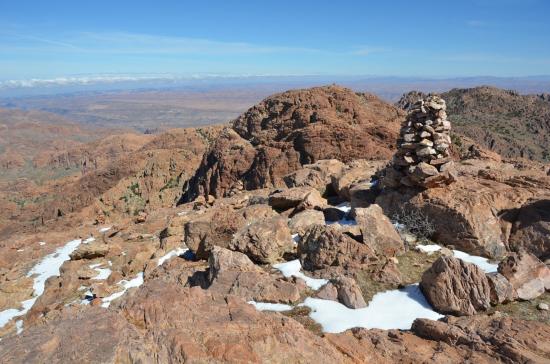 Arrivée au sommet du Lekst à 2375m deux jours après une période nuageuse intense