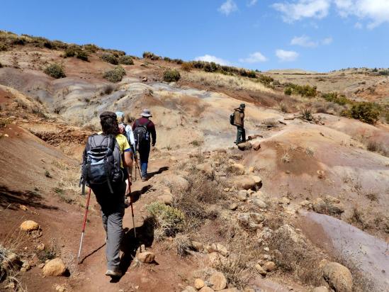 Traversée du plateau sableux multicolore