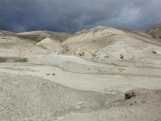 A l'approche du Lo La sous la menace de l'orage...