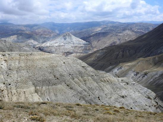 Entre Lo Manthang et Dhigaon, en RG du thalweg qui rejoint la Mustang khola au niveau des sources chaudes