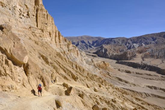 Dans la montée au col