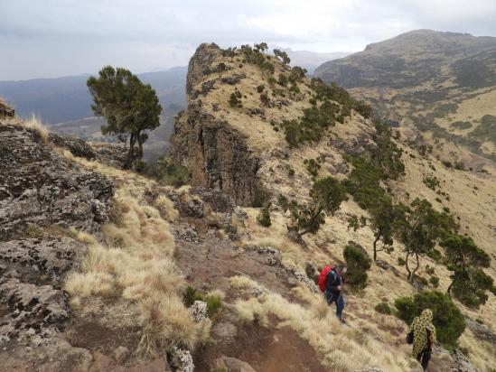 Sur le sentier de descente entre l'Inatiye et Chenek