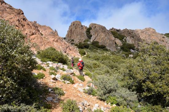 Traversée vers le collet donnant accès à la voie de descente vers Ait Iftène