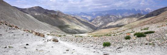 Les chaînes de montagnes du Ladakh depuis le Ganda La