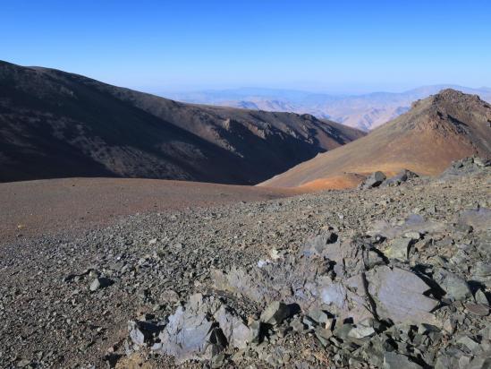 Sur le sentier qui rejoint la crête S de l'adrar Iferouane