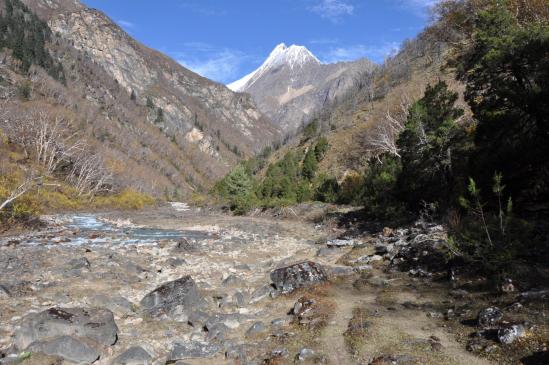 Dans la vallée de la Yulng khola