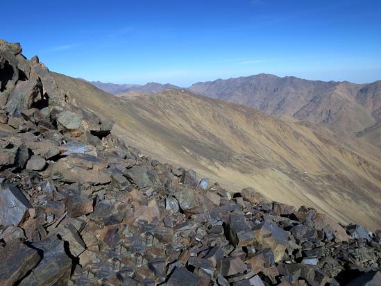 De la crête de l'Iferouane, tizi n'Tougroudadène et Aksoual