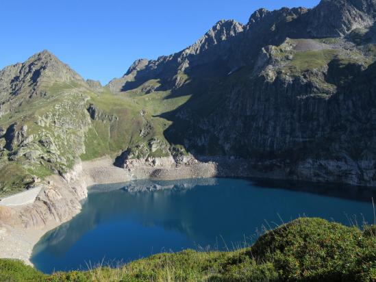 Le lac de barrage de Caillauas très, très bas à l'été 2022...)