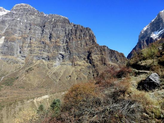 A Chaur bag kharka, vue sur l'entrée de la gorge resserrée creusée par la Myagdi khola