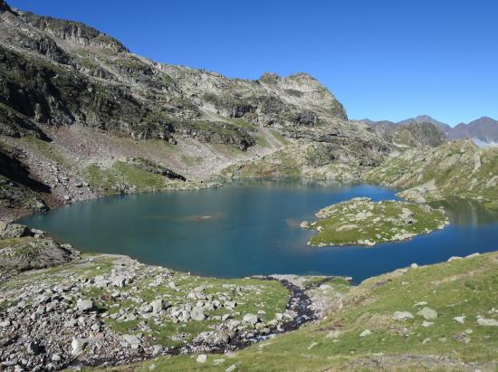 Au-dessus du lac des Isclots