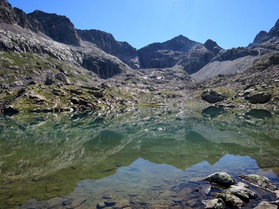 Le lac du Milieu (au fond, le pic de Gourdon)