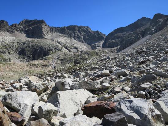 Minéral intégral dans la montée vers le col des Gourgs blancs