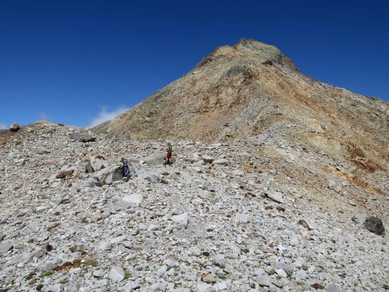 Le pic de Gourdon vu du col des Gourgs Blancs