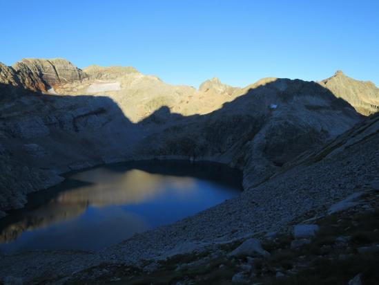 Vue arrière sur le lac du Portillon depuis la montée vers le col inférieur de Literola