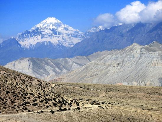 Entre Yara et la Dhechyang khola (apparition du Dhaulagiri I)