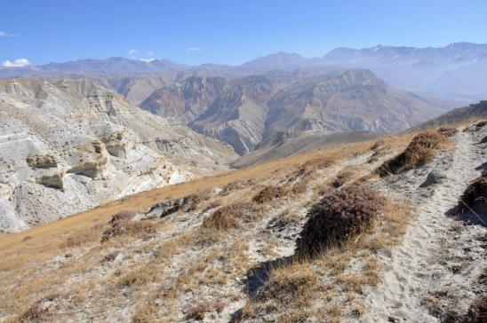 Sur le sentier balcon entre Lo Monthang et Dhee