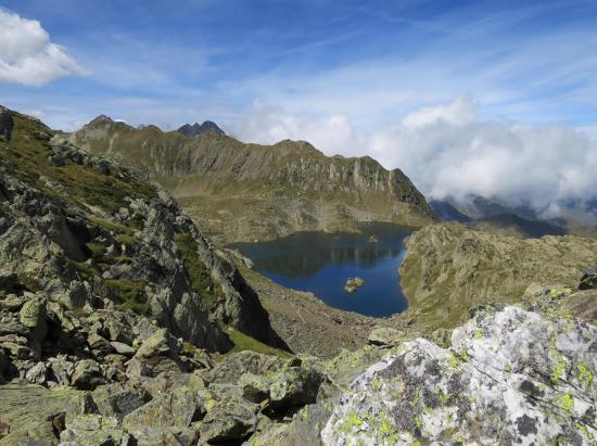 Le lac de la Montagnette vu depuis le col éponyme