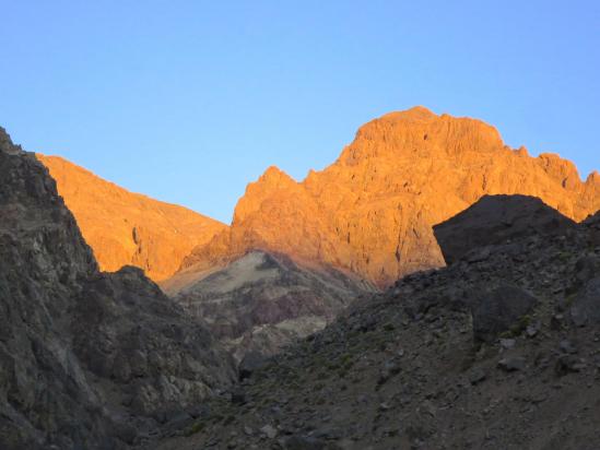 Lever de soleil flamboyant sur le pic des Imouzzer