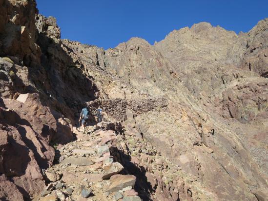 Passage derrière le piton qui sépare les deux cirques