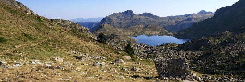 Vue du plateau des étangs de Fontargente depuis le port d'Incles