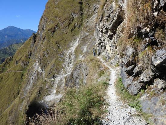 Sur le sentier balcon entre Bagar et Naura