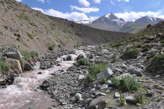 La rivière à traverser avant d'atteindre le Matho La BC