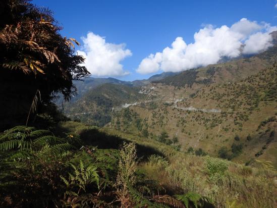 La vallée de la Jharme khola vue depuis le sentier de Deorali