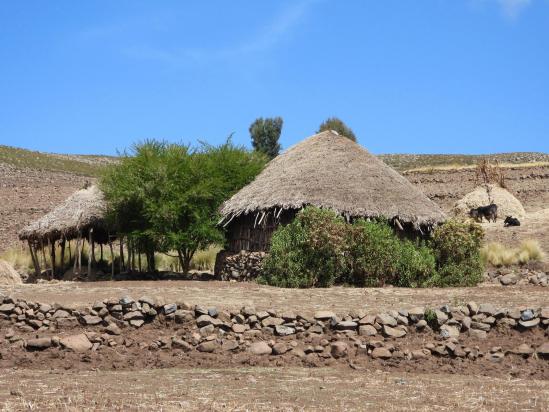 Une hutte au pied du pic de Chebertey