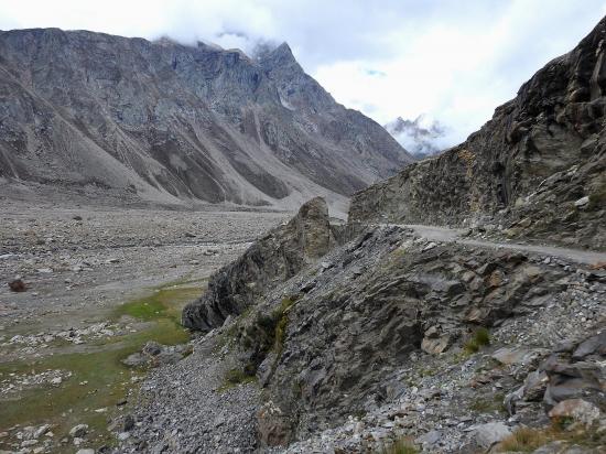 La piste entre Batal et Chhatru