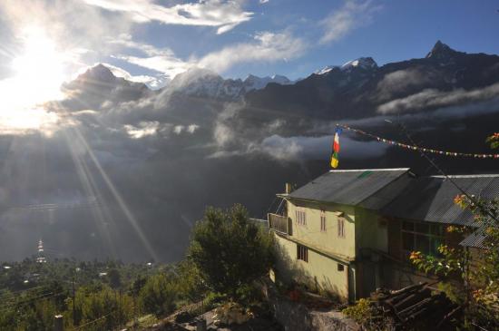 Paysages du Kinnaur au lever du soleil depuis Kalpa