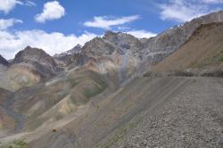 La piste arrive au-dessus de Kyumpata Gongma