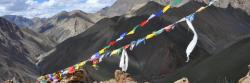 Le passage du Lar La au-dessus de la vallée de la Niri Chu (Ladakh)