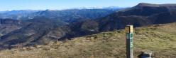 Au sommet de la montagne de Mielandre (Le Merlu à droite et, à l'horizon, Ecrins et Dévoluy)