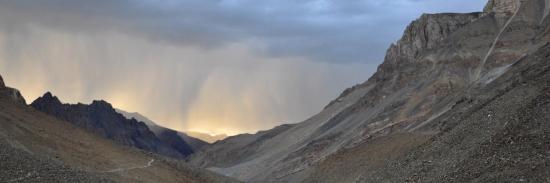 Orage au camp de base du Parang La