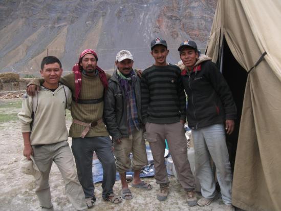 Ratna team : de G à D, Tashi 1, Ramou, Bitou, Tashi 2 et Ram Bahadur Tamang