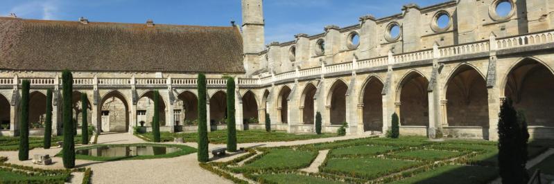 Le cloitre de l'abbaye de Royaumont