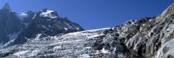 Les séracs du glacier du Tacul au pied du refuge du Requin