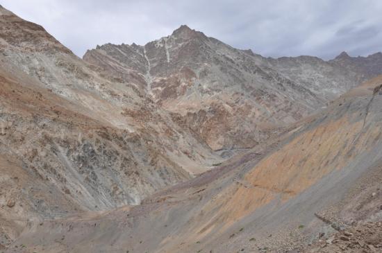 Un exemple de sentier abandonné entre Skaya et Guru Do (vallée de la Markha - Ladakh)