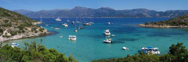 Une crique à l'arrivée sur Saint-Florent (Agriate)