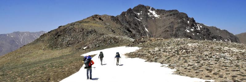 Au tizi n'Louez à l'approche du sommet du Jbel Erdouz