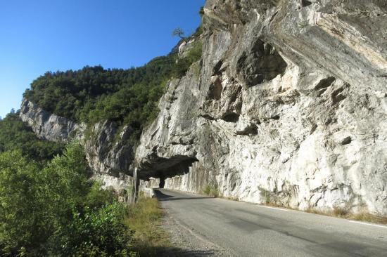 Remontée de la vallée de la Roanne entre Pont d'Espenel et Aucelon